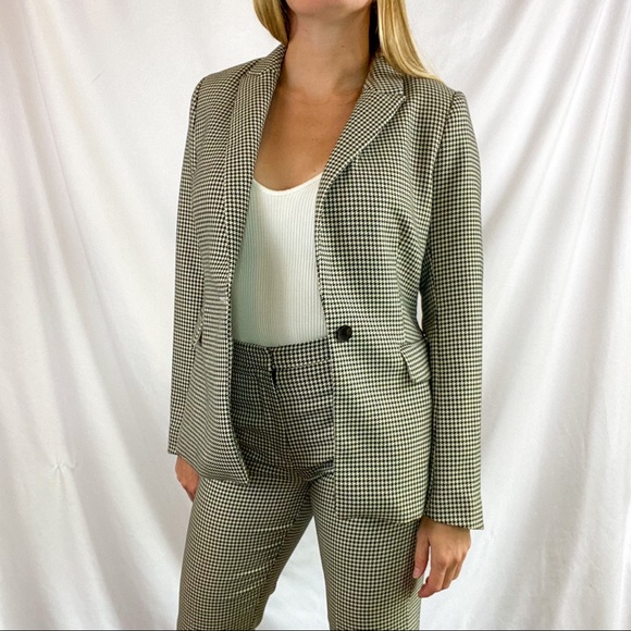 H&M houndstooth suit jacket, size small